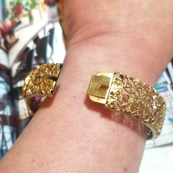 VTG Filigree Pink Rhinestone Faux Pearl Bangle Bracelet - Picture 6 of 7